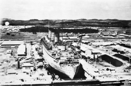 A photograph of KG6 with the Queen Mary docked in it in August 1940 (source: Australian War Memorial  - 'Copyright expired - public domain').