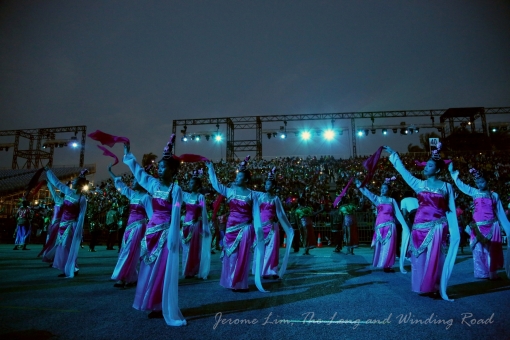 The largest Chinese Classical Dance in the show's history sees 450 young dancers from both Singapore and China peform.