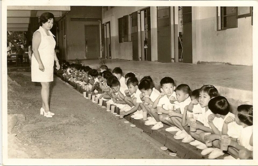 The six years spent in SMS were one which provided me with many fond memories. Oneis how we used to squat by the drains to brush our teeth after recess (photograph posted by Edward Lam on the SMSAA Facebook Group).