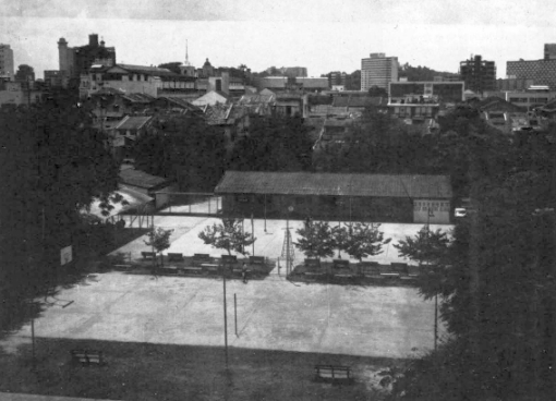 An aerial view of the former Middle Road / Bras Basah Community Centre - the Empress Hotel, where the National Library now stands, can be seen at the top of the left hand side of the photograph.